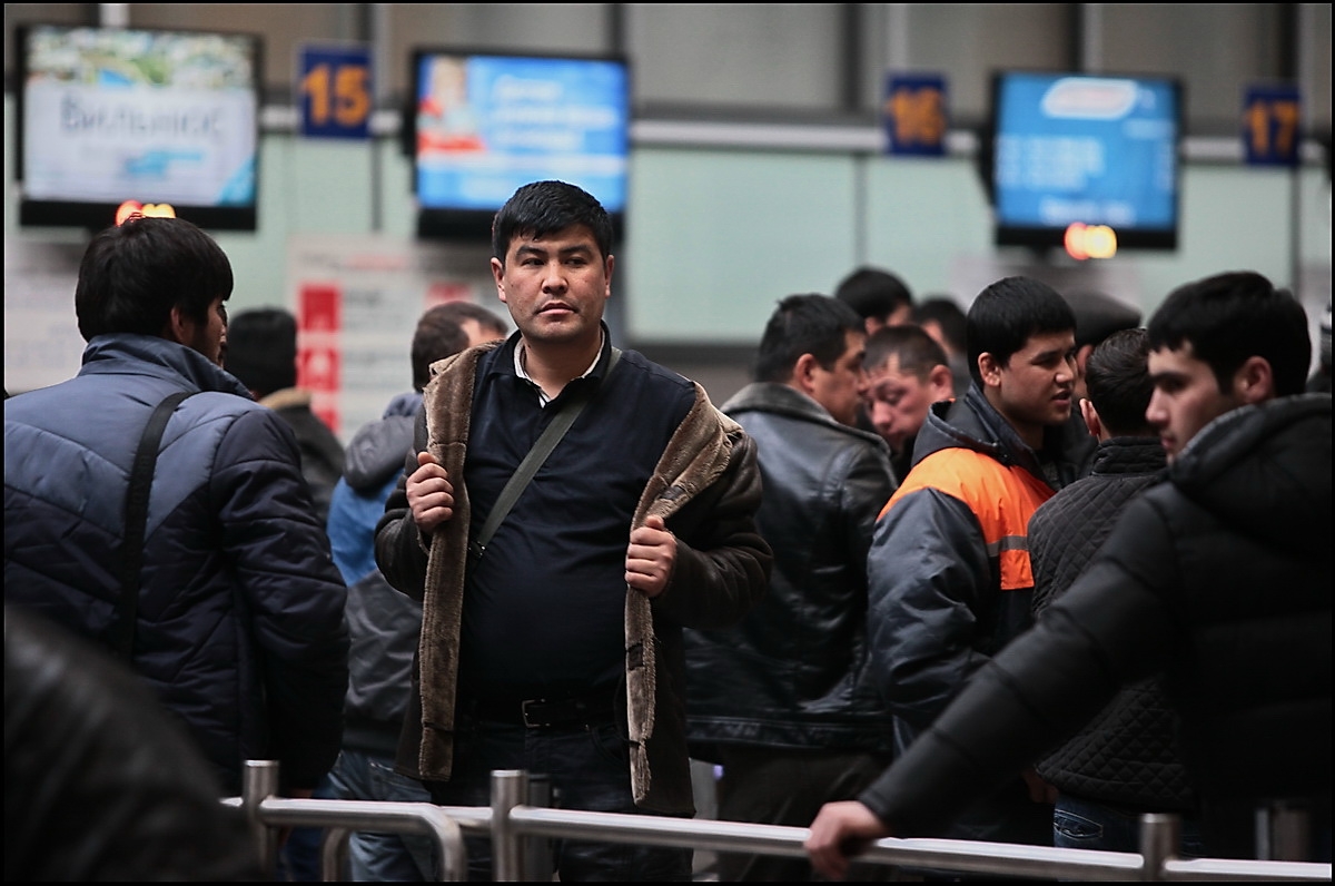 Таджики покидают россию после крокуса