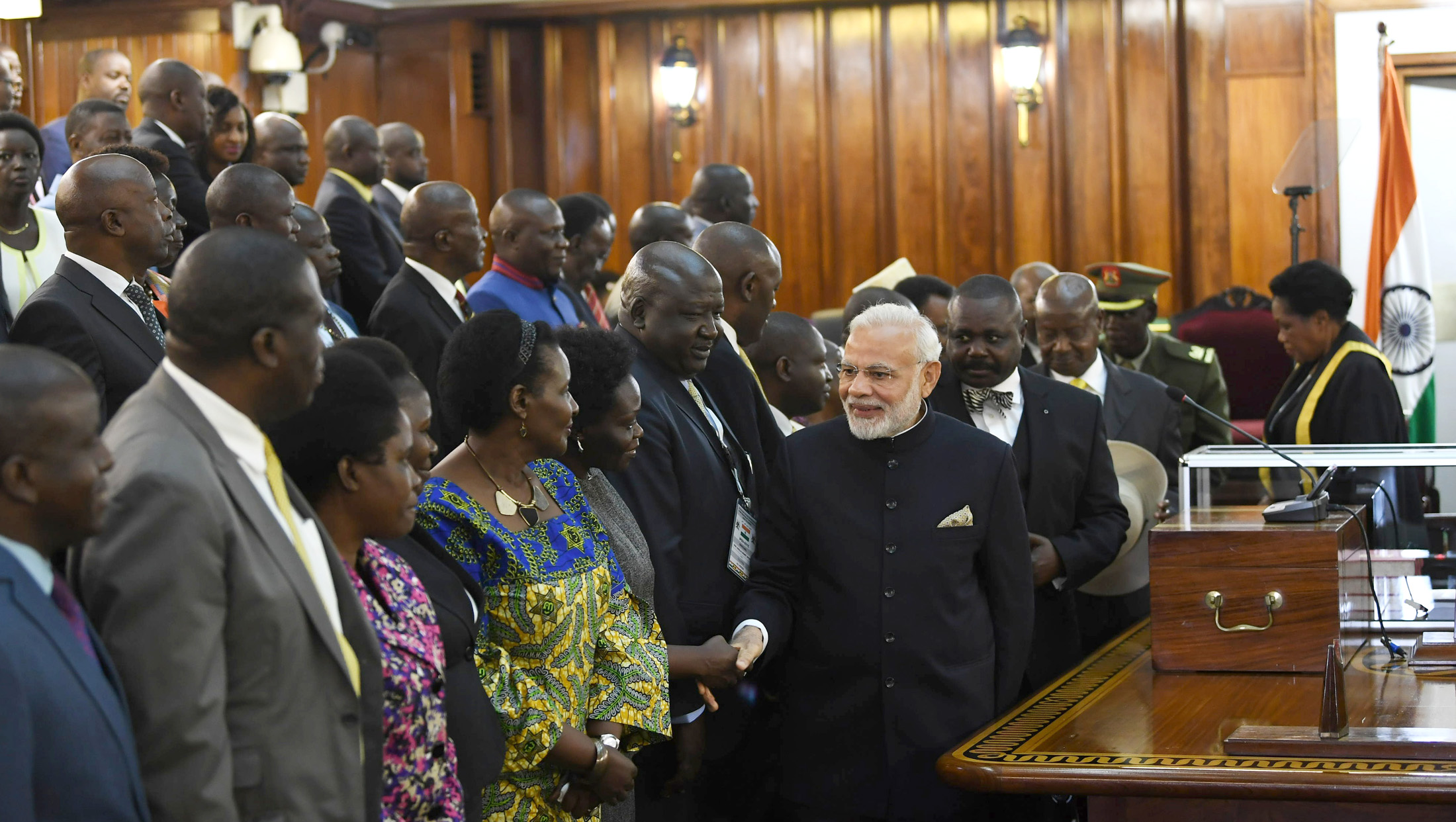 Путешествие по малави африка. На уроке учащиеся анализировали юар индия. Университет юар. Афроамериканец в школе. Африка индия австралия куклы маленькие.