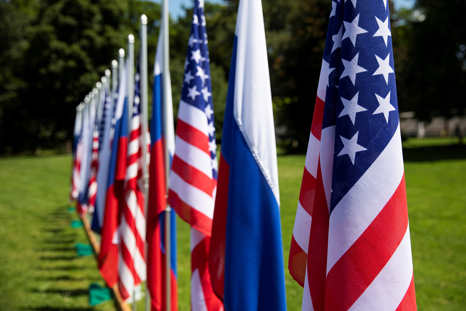 American in russia. Россия и США. Флаг России и США. Флаг Российской Америки. Российский флаг в США.