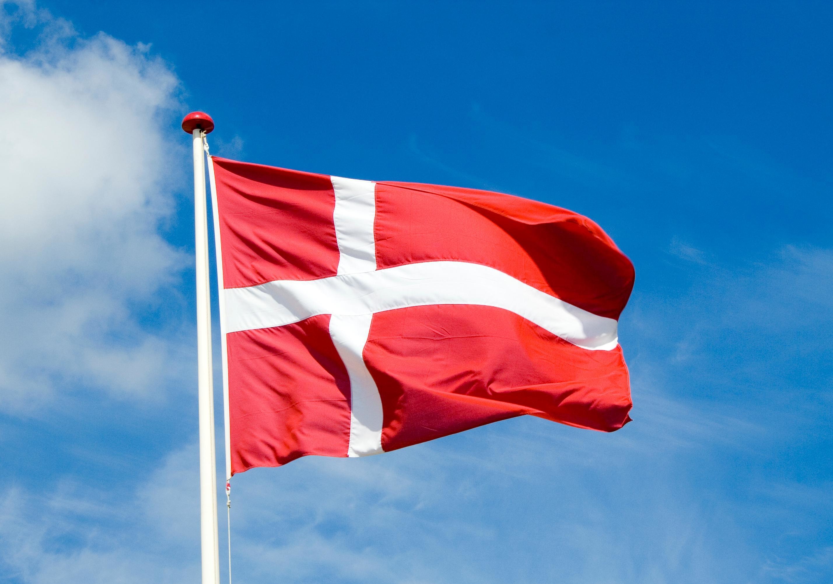 Картинки флагов. Флаг Дании. Данмарк флаг. Флаг флаг Дании. Королевство Дания флаг.