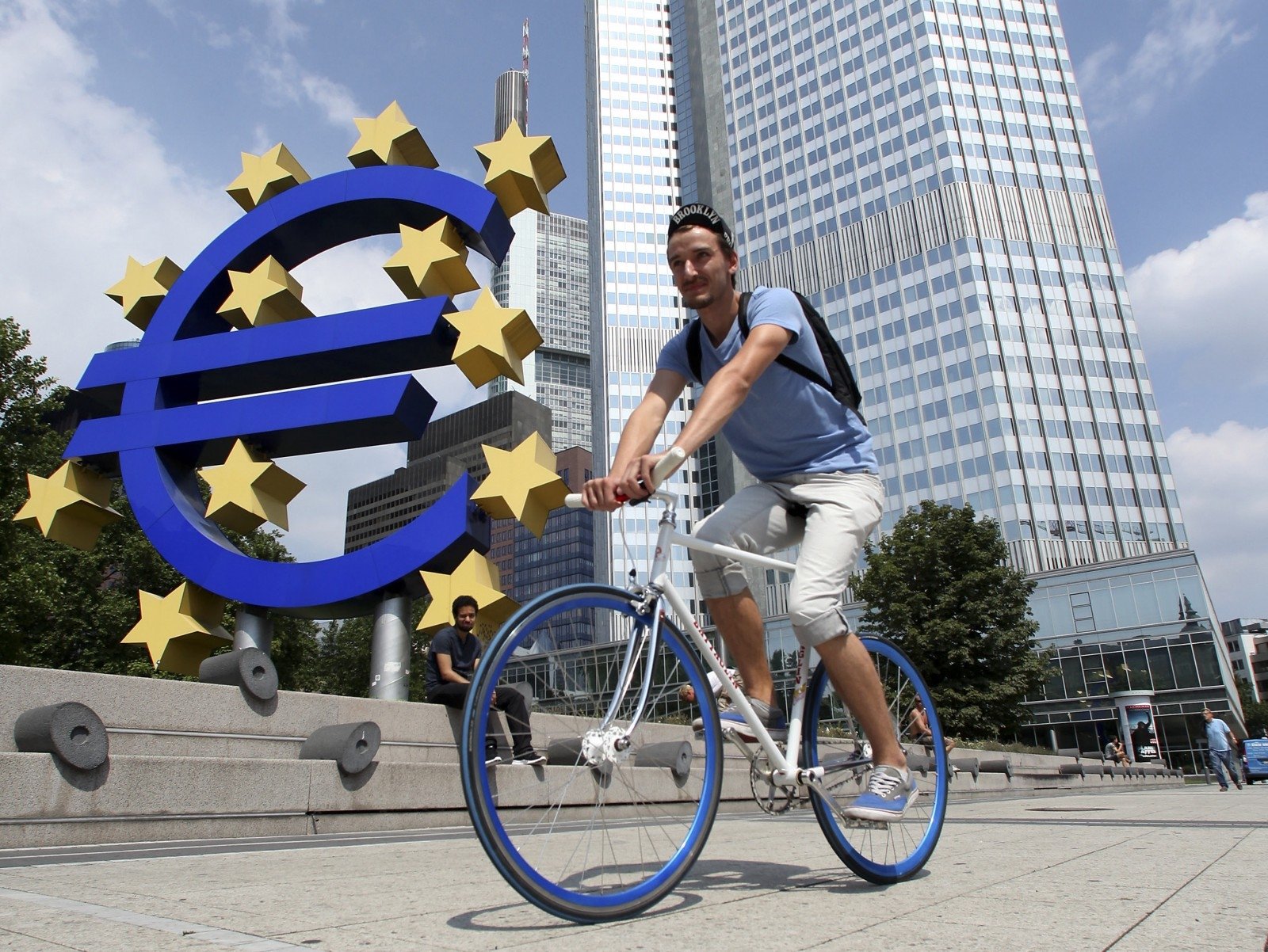 ЕЦБ спасает Италию. Идентичность ЕС. Италия и ЕС. Идентичность граждан ЕС.
