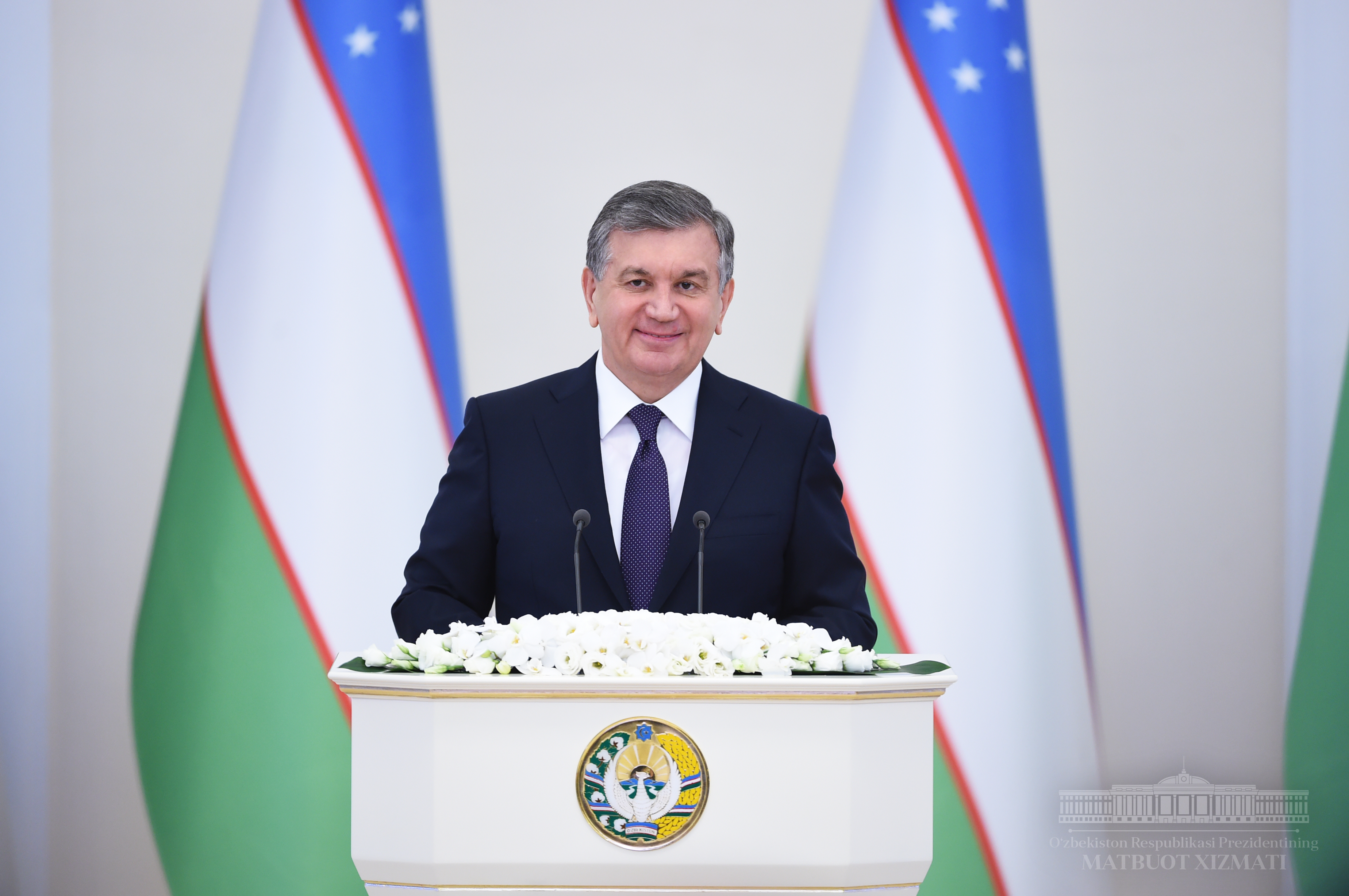 Sh mirziyoyev. Перезидент Узбекистана ш Мирзиёев.