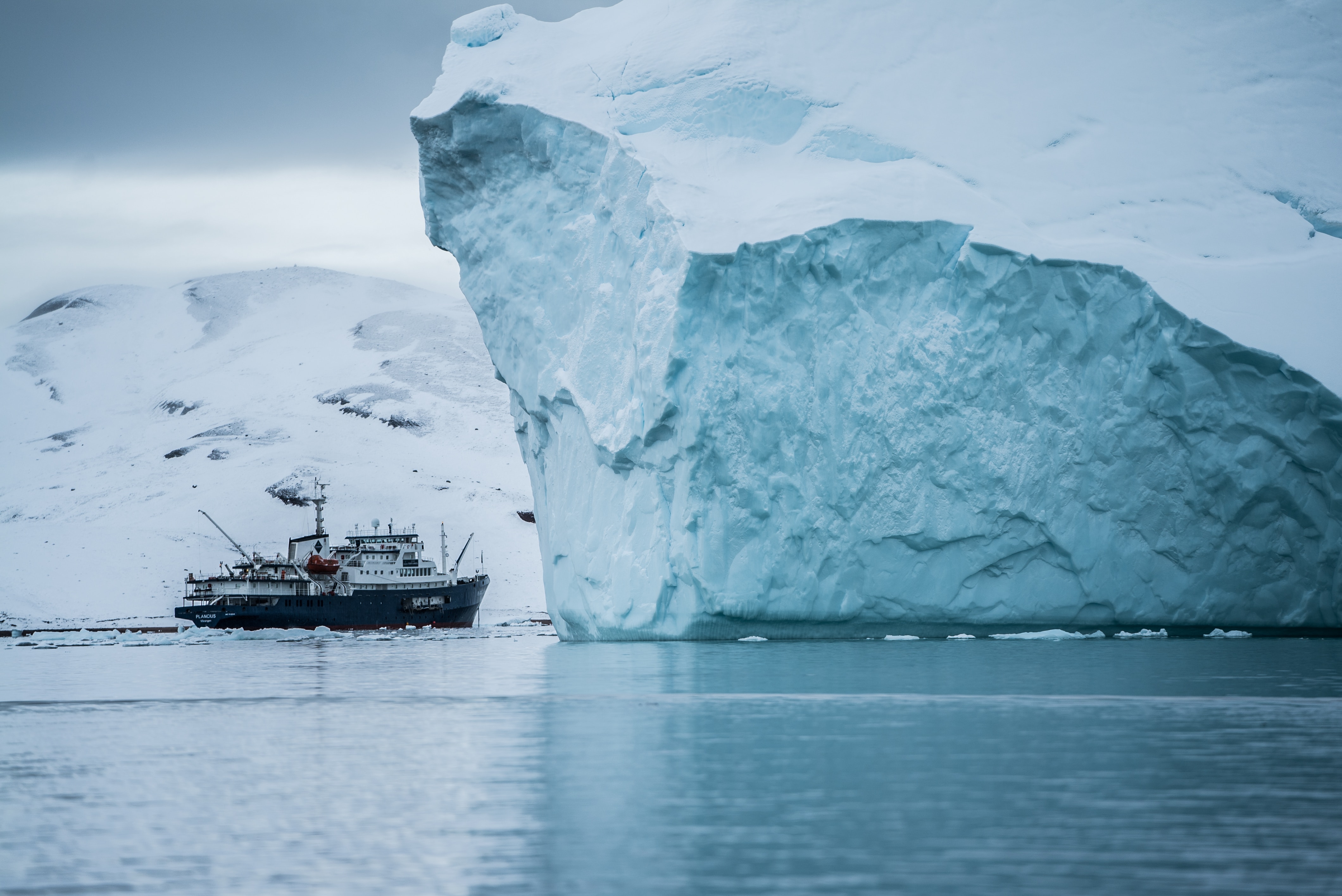 Корабль северный океан. Ледокол в Антарктиде. Чукотка Арктика. Северный Ледовитый океан ледокол. Северный Ледовитый океан и Антарктида.