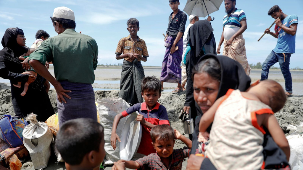 skynews-rohingya-bangladesh_4118341.jpg
