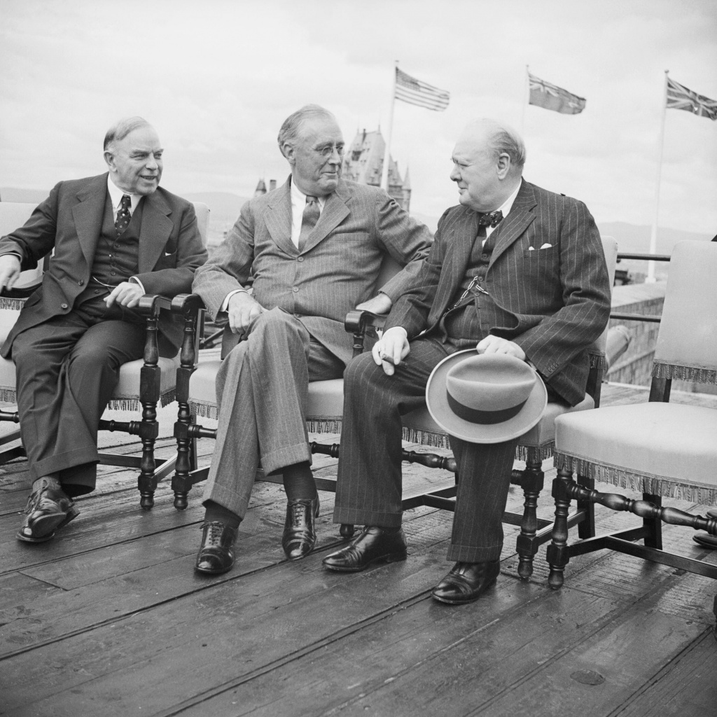 Canadian_Prime_Minister_Mackenzie_King,_with_President_Franklin_D_Roosevelt,_and_Winston_Churchill_during_the_Quebec_Conference,_18_August_1943._H32129.jpg