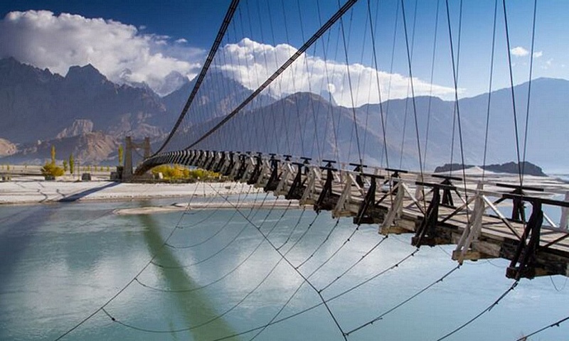 suspension_bridge_connecting_the_khaplu_and_shyok_valleys.jpg